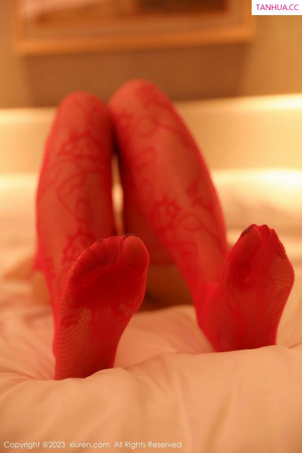   [XiuRen]高清写真图 2023.07.12 No.7069 柚琪Rich 情趣连体衣第40张图片